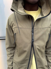 Carica l&#39;immagine nel visualizzatore di Gallery, CP Company Khaki Green Soft Shell Goggle Jacket