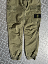 画像をギャラリービューアに読み込む, Stone Island Khaki Green Cargo Pant - 30” Waist