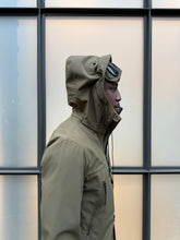 Carica l&#39;immagine nel visualizzatore di Gallery, CP Company Khaki Green Soft Shell Goggle Jacket