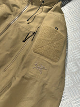 画像をギャラリービューアに読み込む, Arc’teryx Leaf Gen2 Khaki Gore-Tex Shell Jacket - Medium