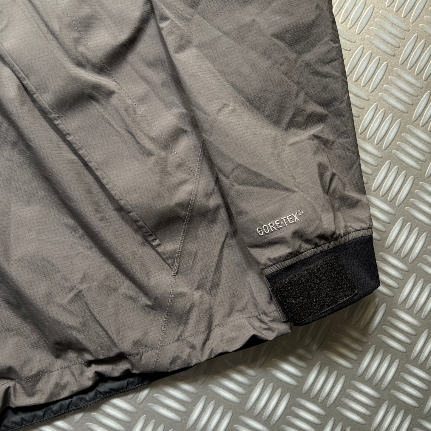 Early 2000’s Montbell Grey Magnetic Pocket Shell Jacket - Medium / Large