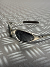 Load image into Gallery viewer, Oakley Gen 1 Silver Minute Sunglasses