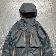 Carica l&#39;immagine nel visualizzatore di Gallery, Early 2000’s Montbell Taped Seam Multi Pocket Shell Jacket - Medium / Large