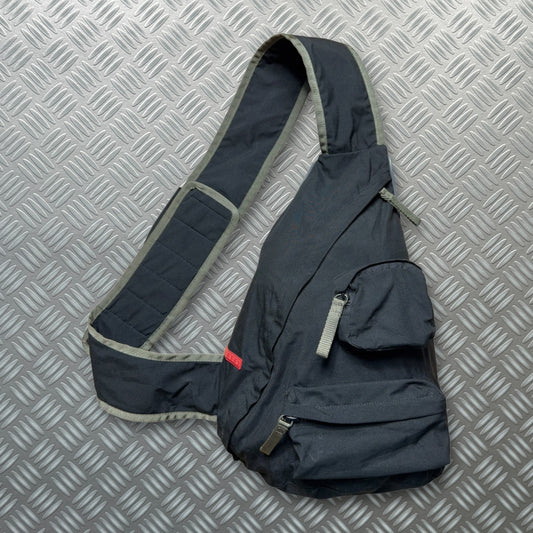 Sac à bandoulière Prada Sport Stash Pocket du début des années 2000 