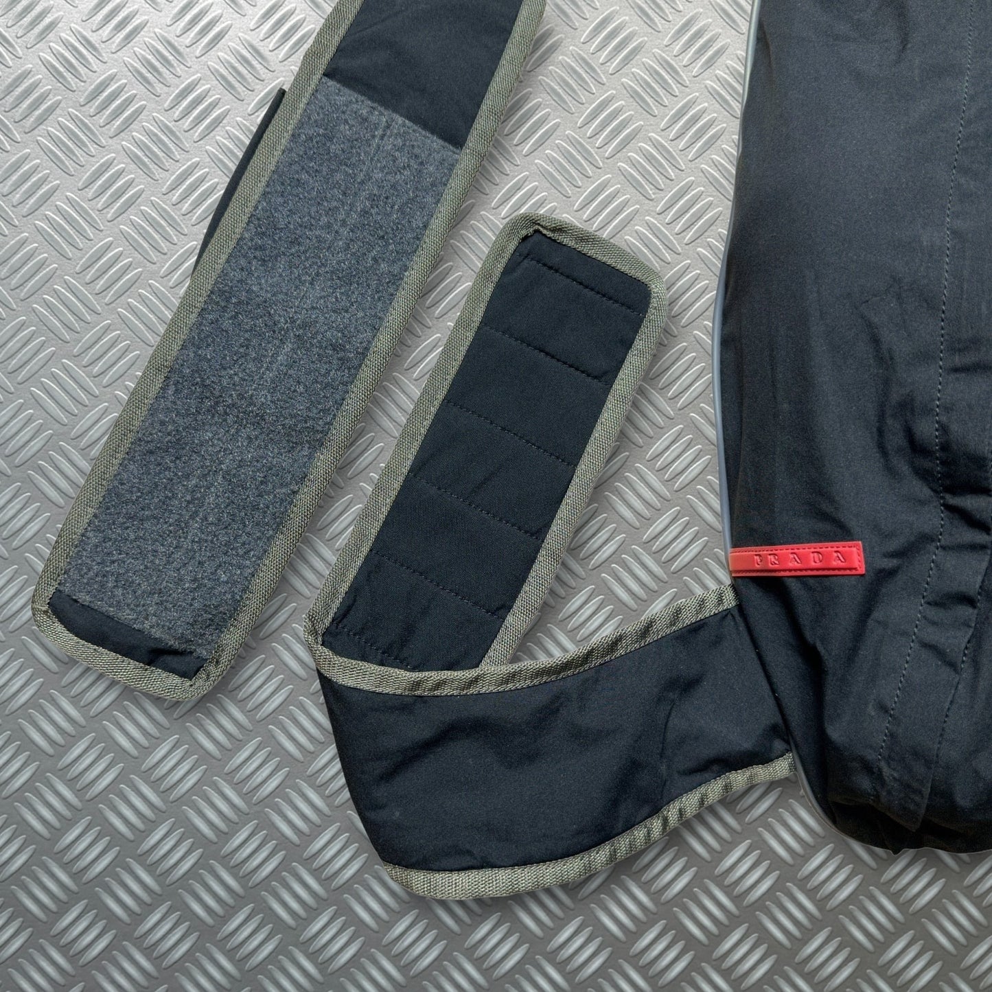 Sac à bandoulière Prada Sport Stash Pocket du début des années 2000 