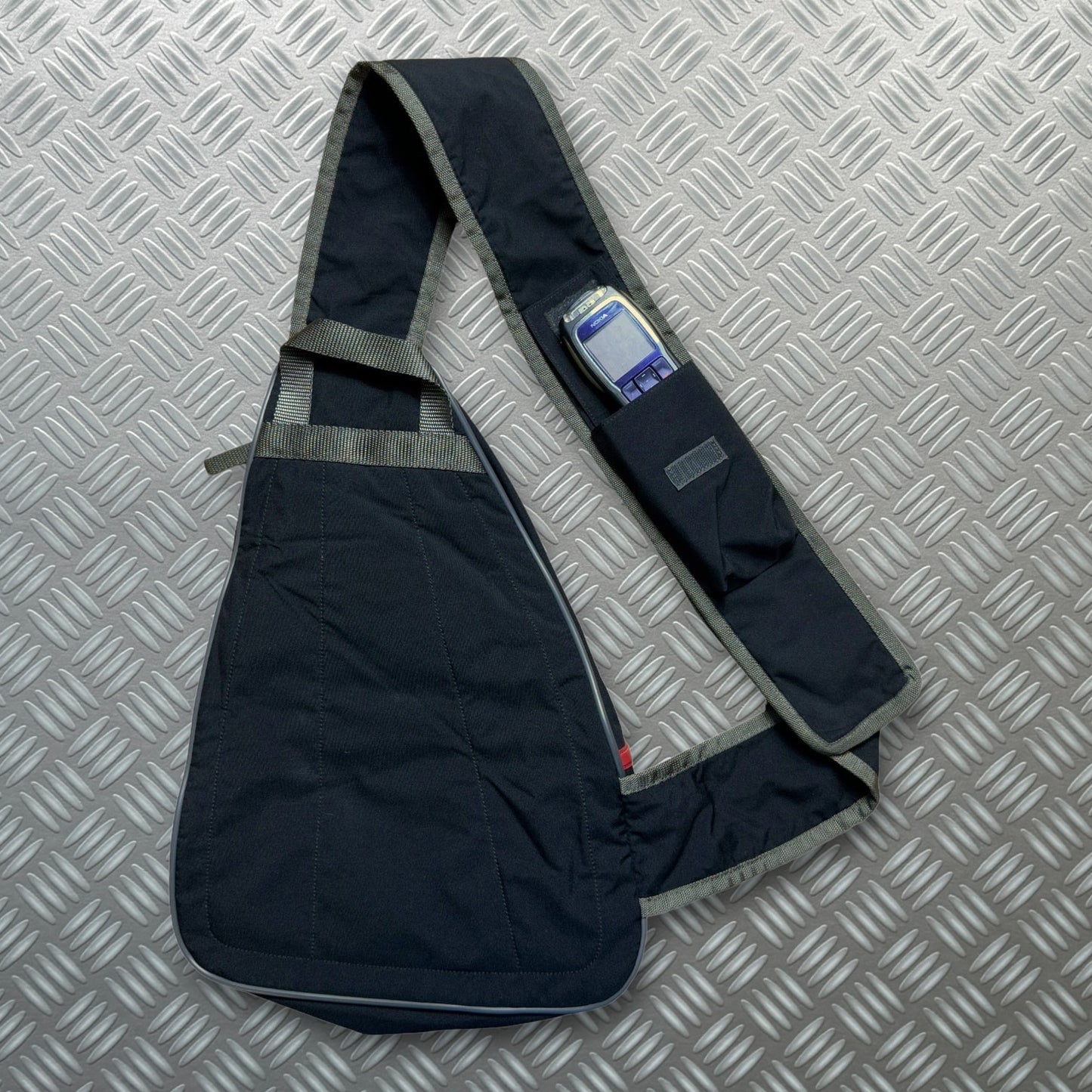 Sac à bandoulière Prada Sport Stash Pocket du début des années 2000 