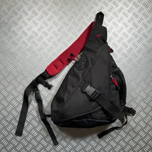 画像をギャラリービューアに読み込む, Early 2000&#39;s Nike Red/Black Tri-Harness Bag