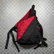 画像をギャラリービューアに読み込む, Early 2000&#39;s Nike Red/Black Tri-Harness Bag