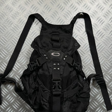 Load image into Gallery viewer, Oakley Icon 1.0 Black Mini Technical Back Pack