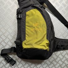 Load image into Gallery viewer, Arc&#39;teryx Quiver Cross Body Sling Bag