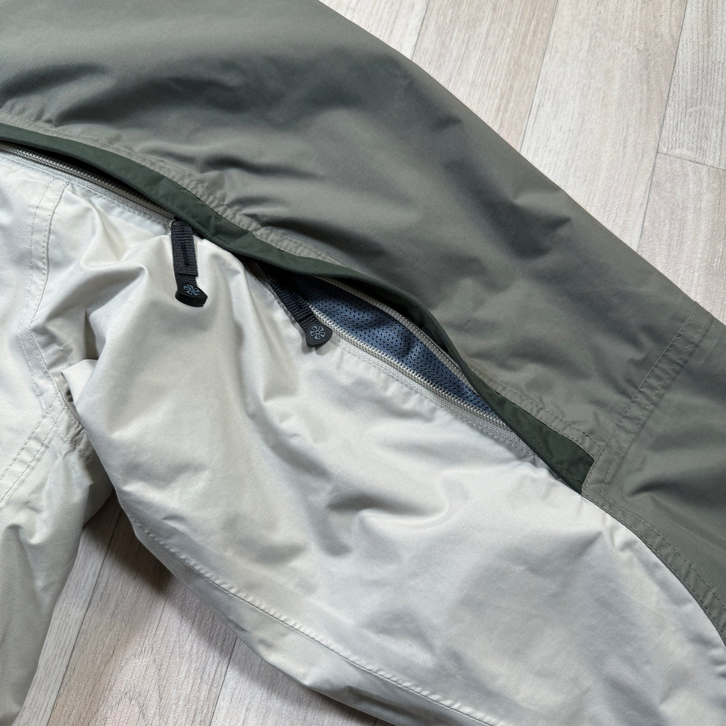Early 2000's Nike ACG Insulated Jacket - Medium / Large