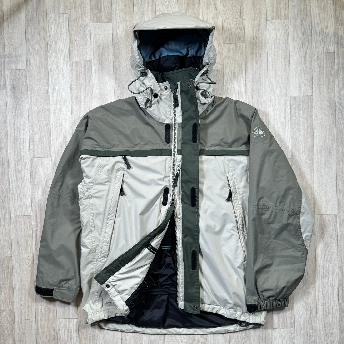 Early 2000's Nike ACG Insulated Jacket - Medium / Large