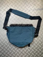 Charger l&#39;image dans la galerie, Early 2000&#39;s Eastpak Faux Fur Side Bag