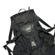 Load image into Gallery viewer, Early 2000&#39;s Oakley Icon Black Backpack
