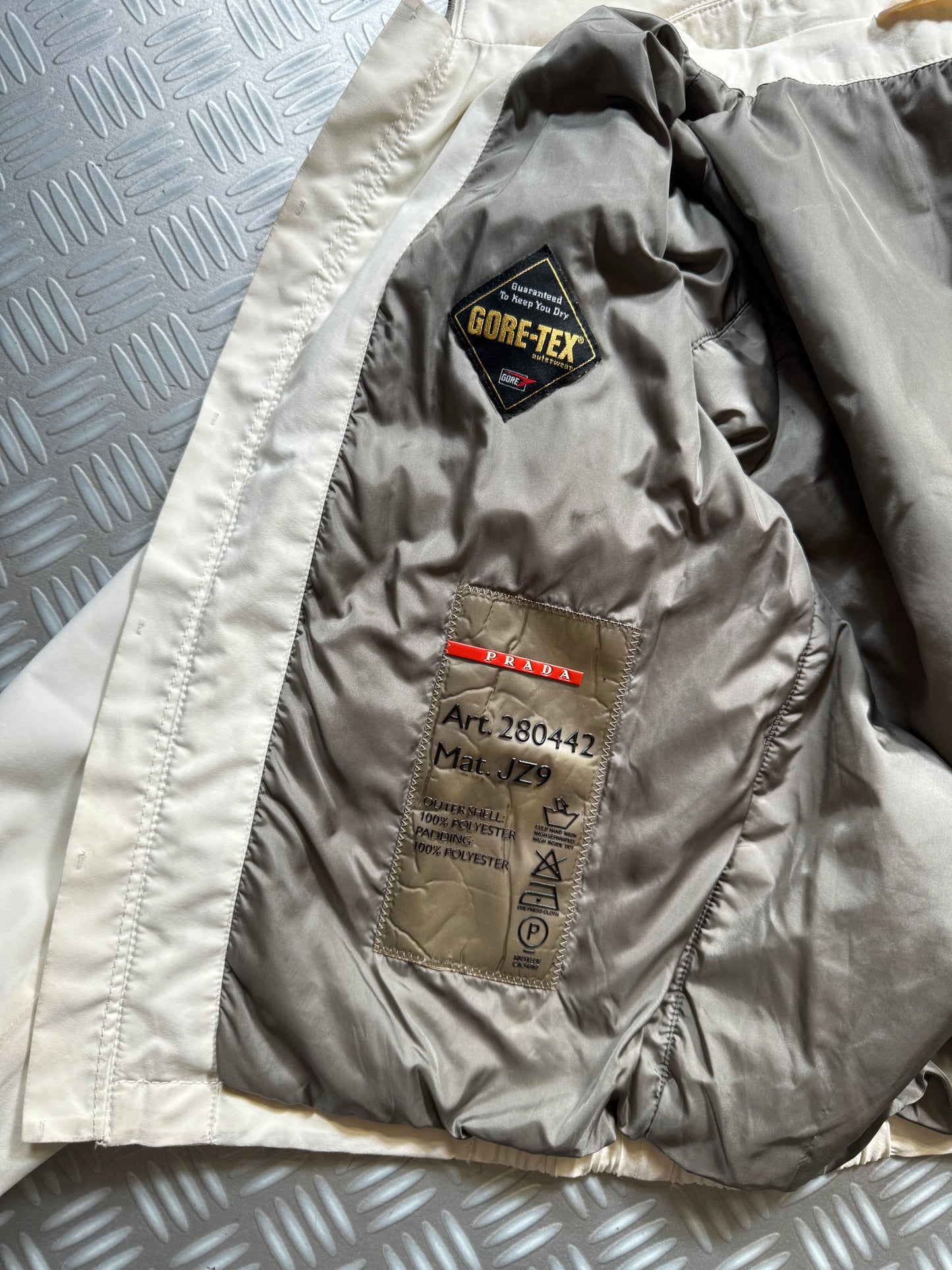 2003 Prada Luna Rossa Gore-tex Jacket - Womens 6-8