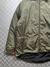 Carica l&#39;immagine nel visualizzatore di Gallery, AW99&#39; Prada Sport Khaki 2in1 Technical Padded Jacket/Tri-Harness Bag - Extra large