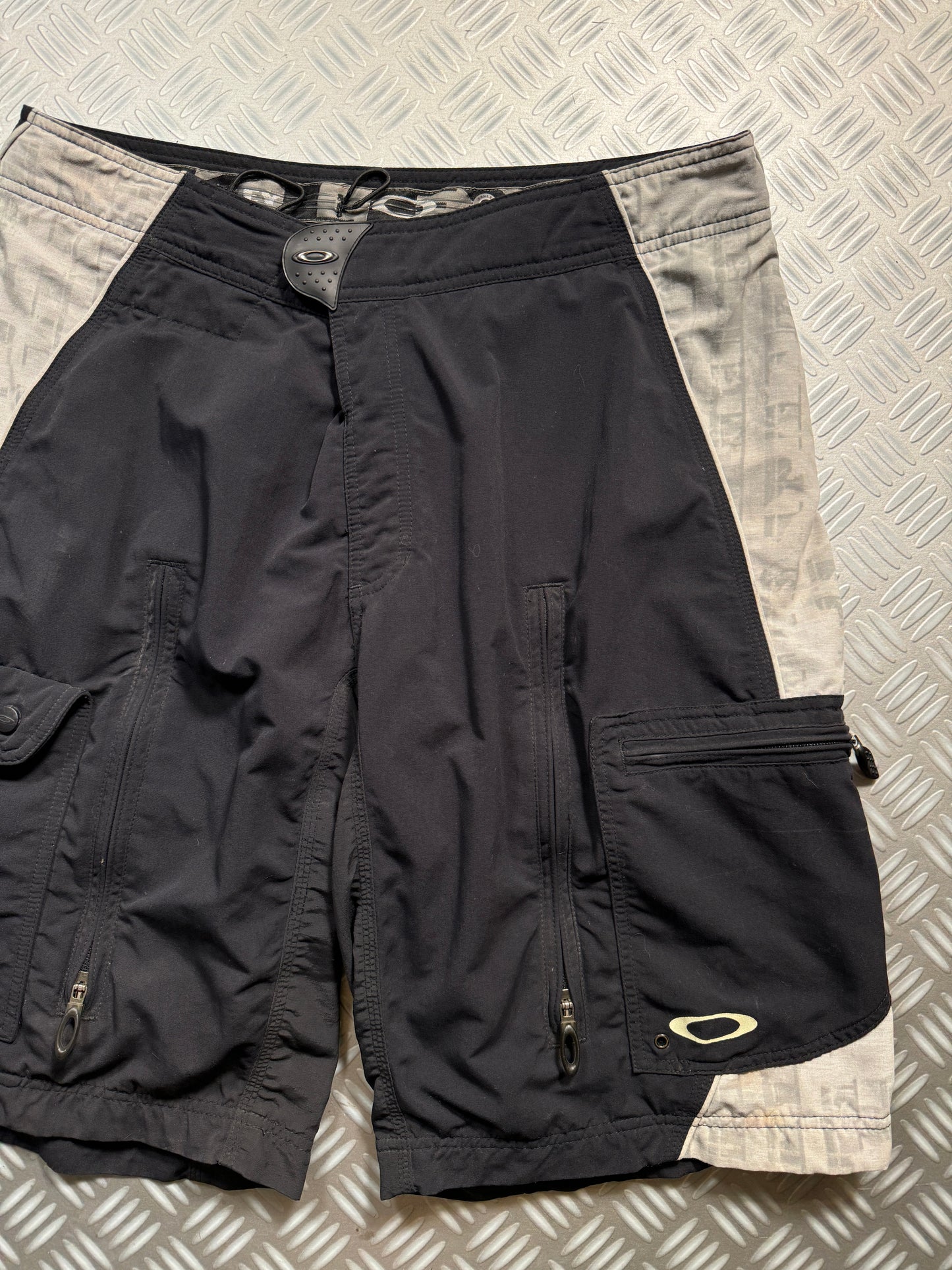 Early 2000's Oakley Software Ventilated Cargo Shorts - Large