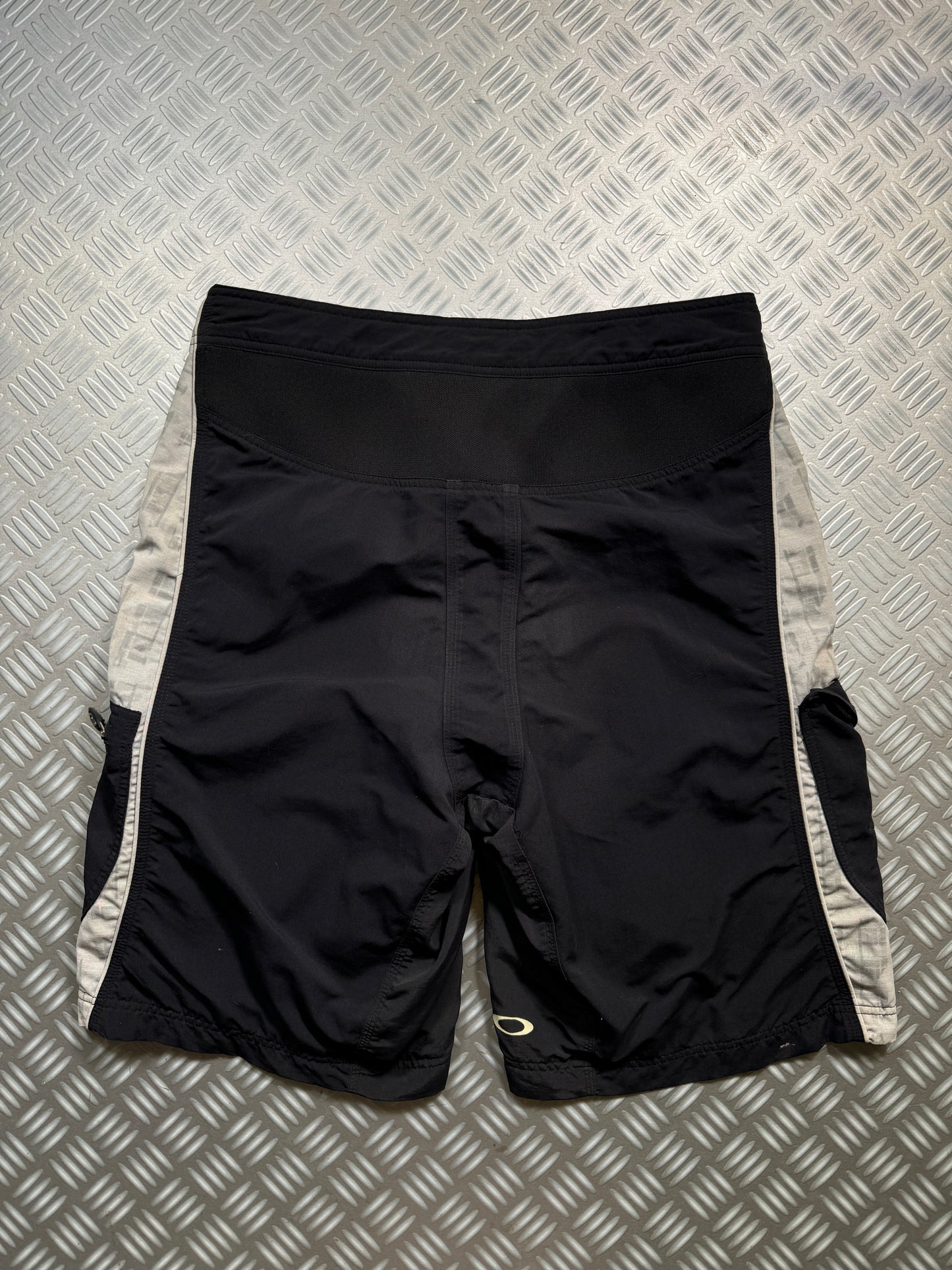 Early 2000's Oakley Software Ventilated Cargo Shorts - Large