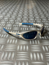 Charger l&#39;image dans la galerie, Early 2000&#39;s Oakley Twenty XX Silver Ice Iridium Sunglasses