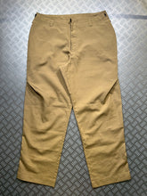 Carica l&#39;immagine nel visualizzatore di Gallery, Early 2000&#39;s Nike Beige Camel Articulated Knee Dart Stash Pocket Pant - Extra Large