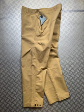 Charger l&#39;image dans la galerie, Early 2000&#39;s Nike Beige Camel Articulated Knee Dart Stash Pocket Pant