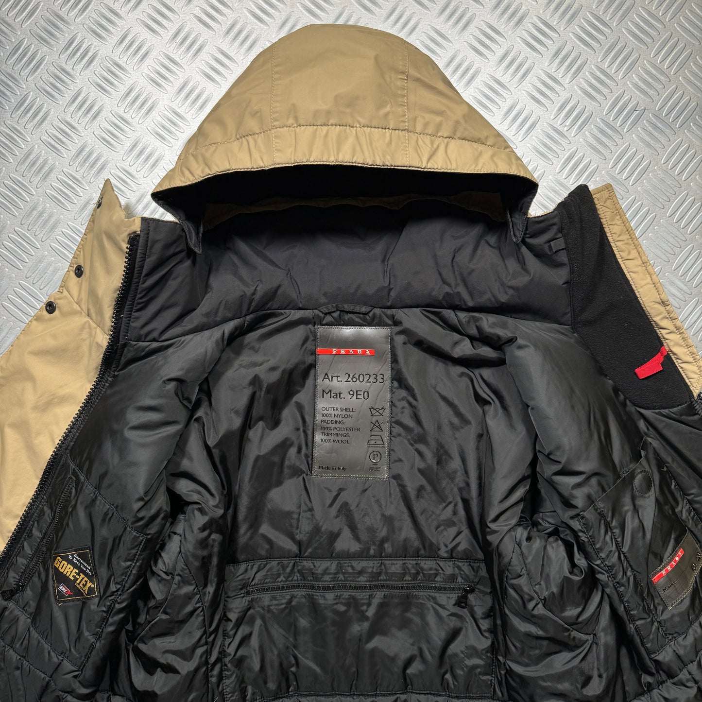 Early 2000's Prada Sport Beige Padded Gore-Tex Skii Jacket - Small / Medium