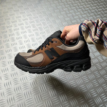 画像をギャラリービューアに読み込む, The Basement x New Balance 2002R Brown/Beige