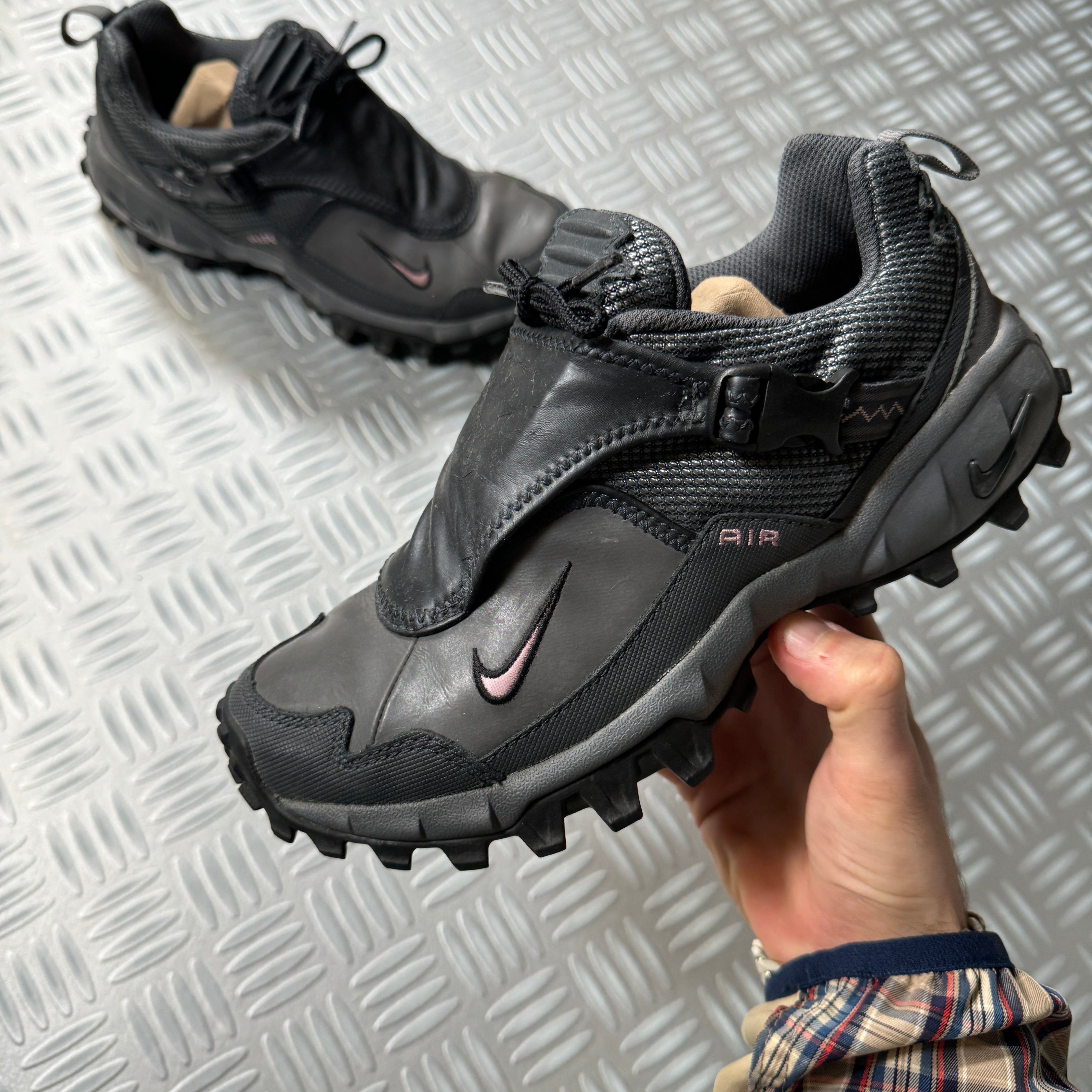 Early 2000's Nike ACG Pink/Grey Phassad - UK4 / US6.5 – Holsales