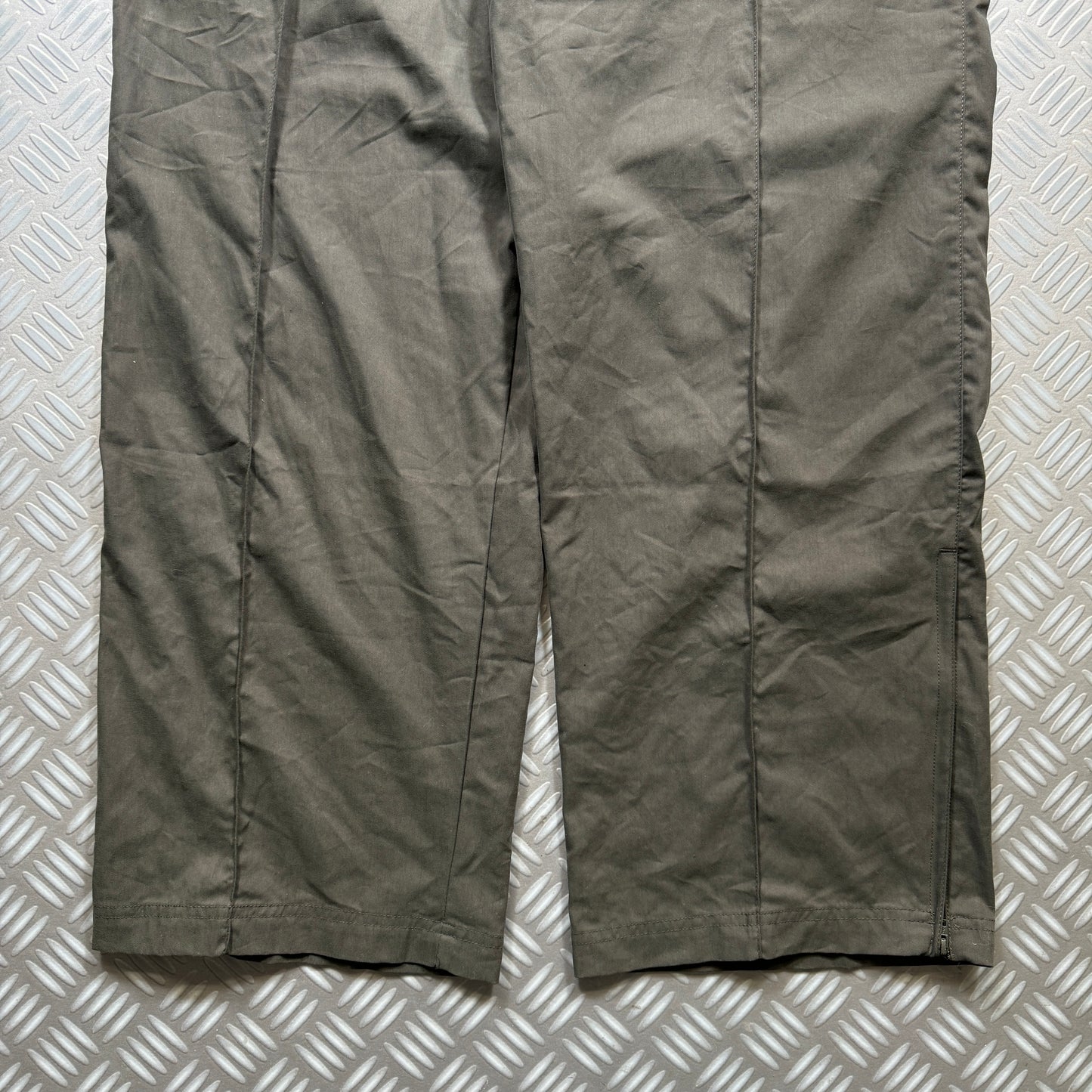 Early 2000's Nike Khaki Baggy Pleated Bottoms - 34-36" Waist
