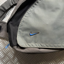Carica l&#39;immagine nel visualizzatore di Gallery, Nike Grey Velcro Front Flap Cross Body Bag