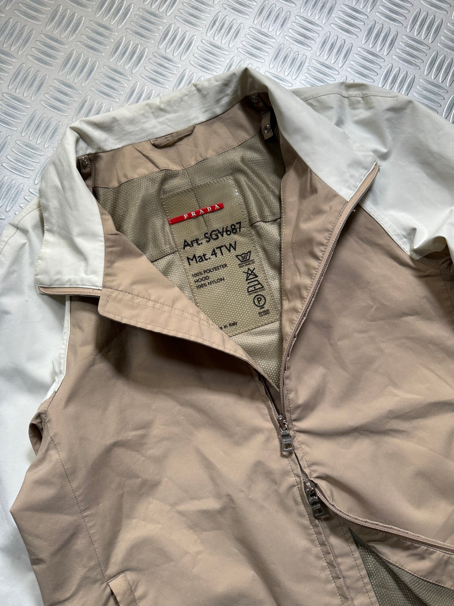 Early 2000's Prada Sport White/Beige Gore-Tex Jacket - Medium