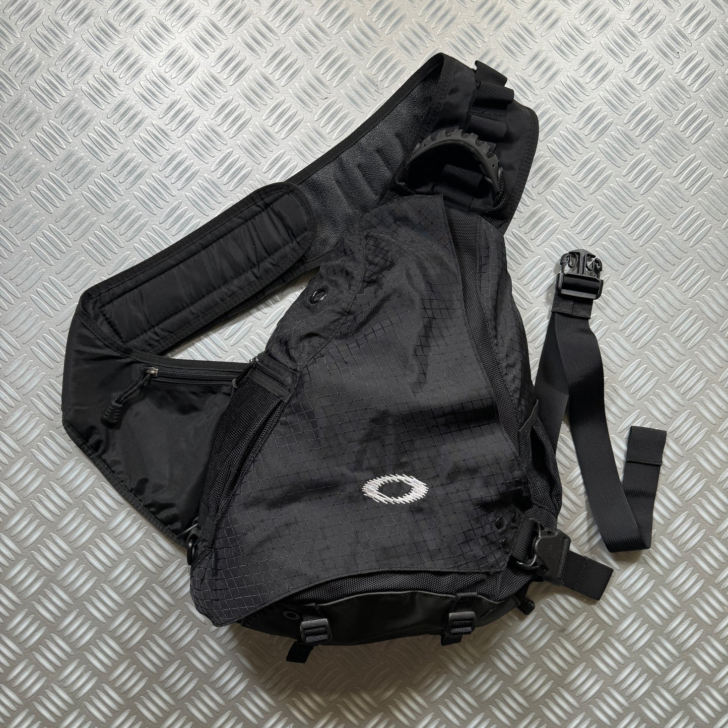 Early 2000's Oakley Jet Black Sandbag Sling