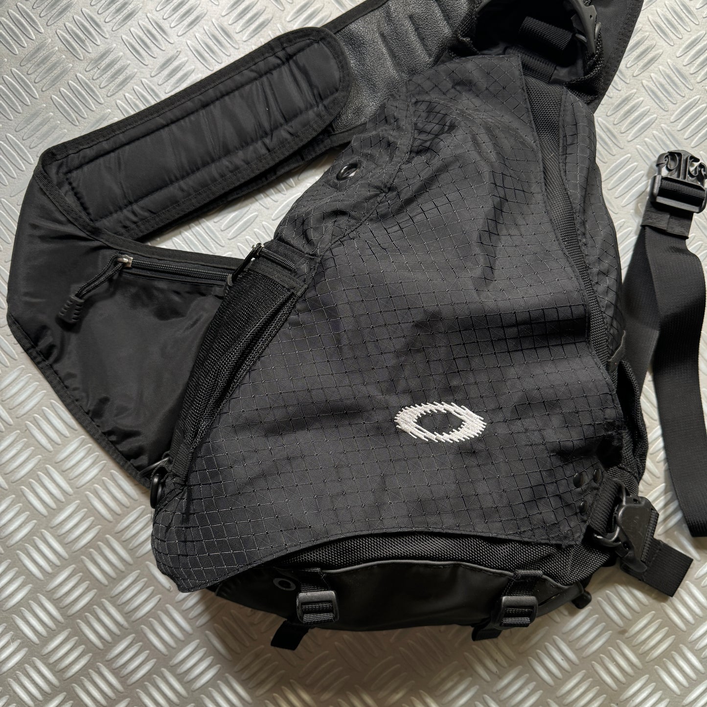Early 2000's Oakley Jet Black Sandbag Sling