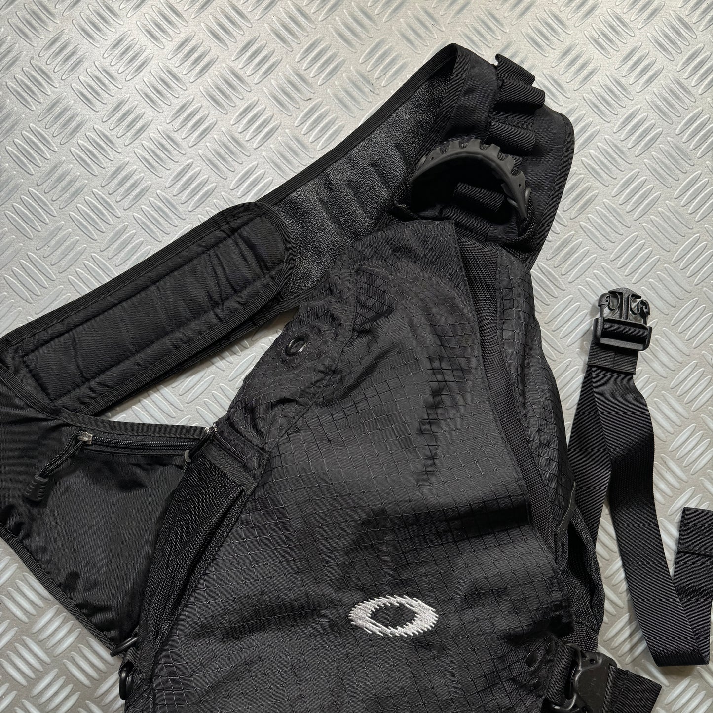 Early 2000's Oakley Jet Black Sandbag Sling