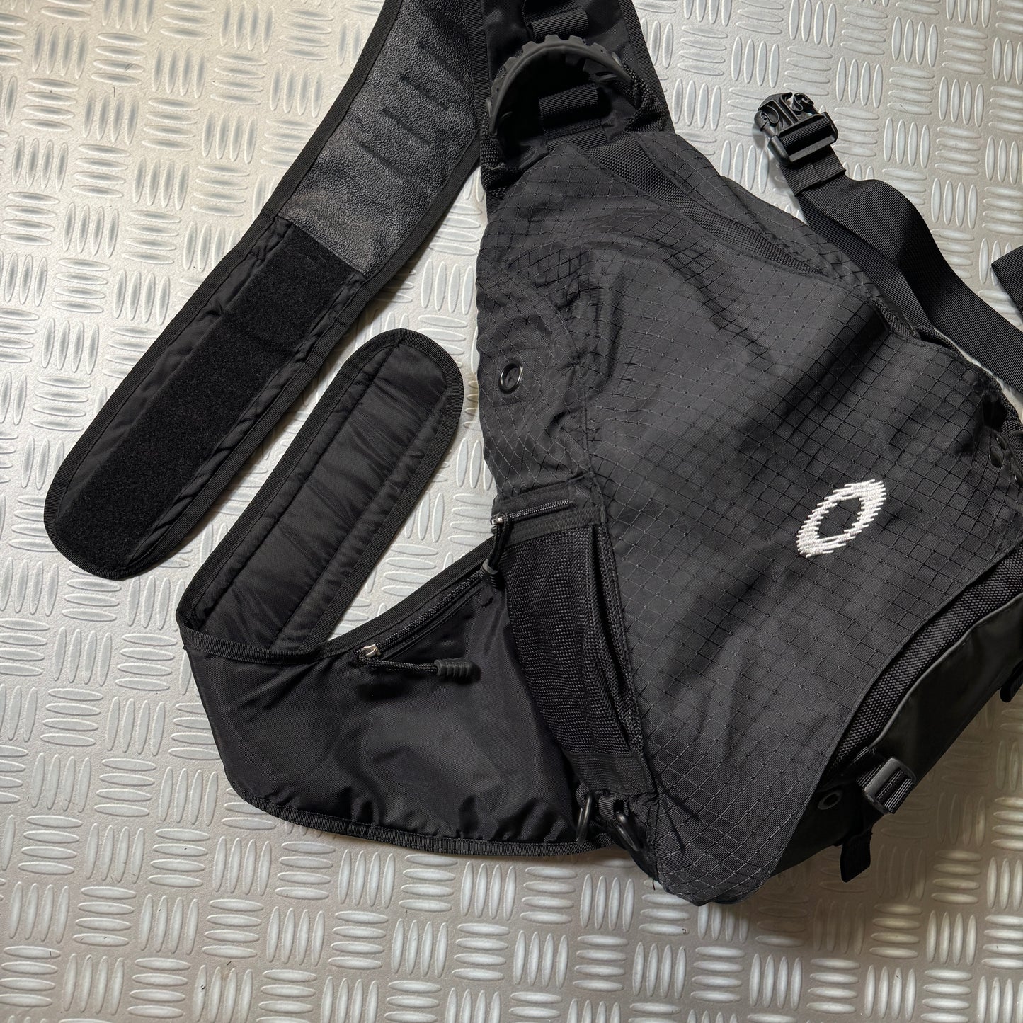 Early 2000's Oakley Jet Black Sandbag Sling
