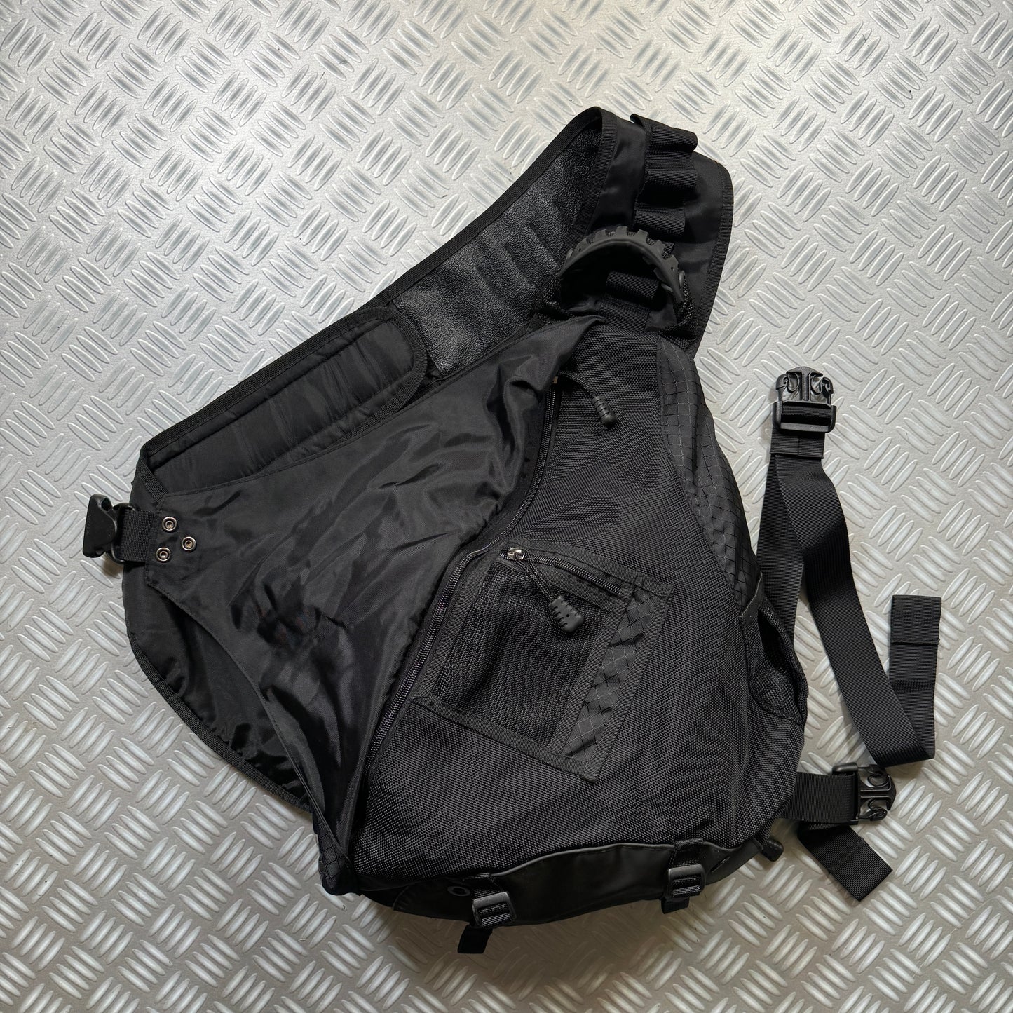 Early 2000's Oakley Jet Black Sandbag Sling