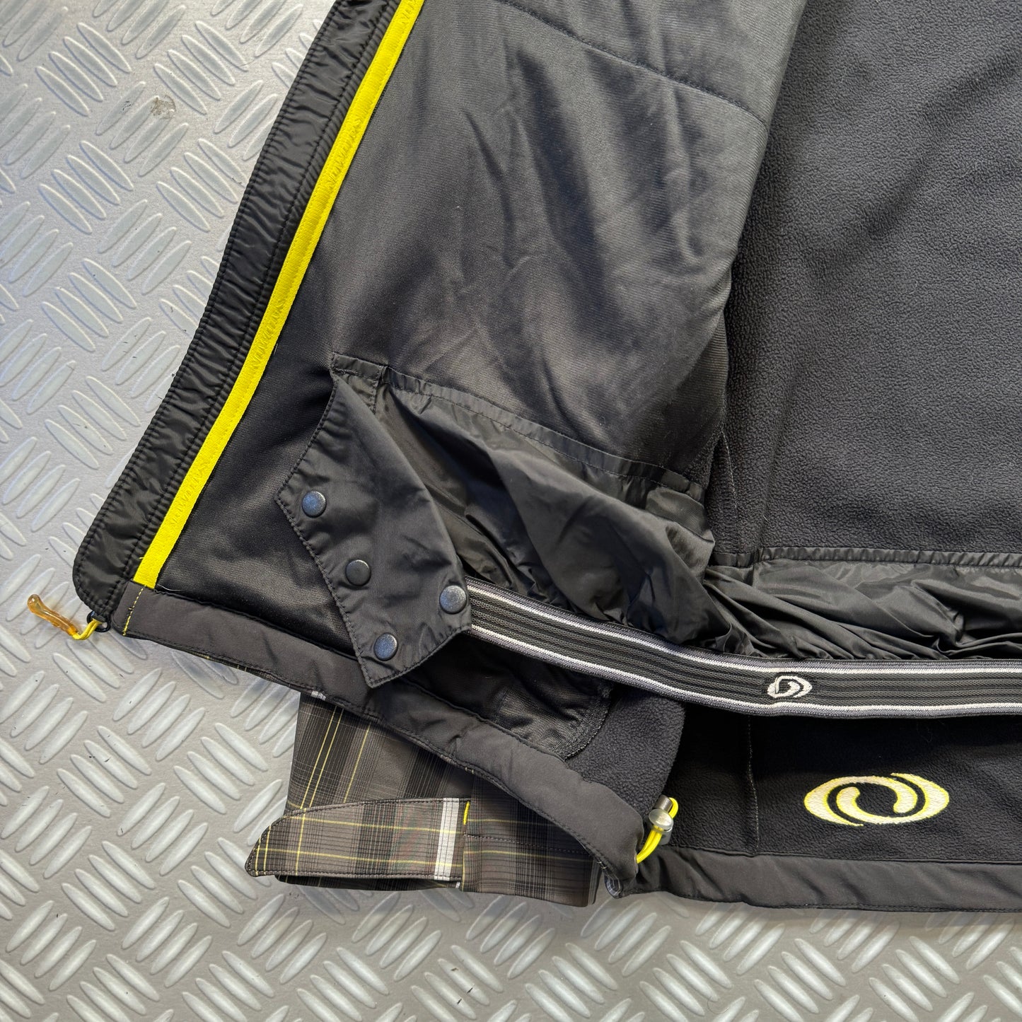 Early 2000's Salomon Plaid Soft Shell Jacket - Large / Extra Large