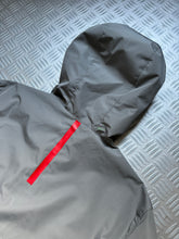 Carica l&#39;immagine nel visualizzatore di Gallery, Prada Luna Rossa Metallic Grey Waterproof Shell Jacket - Medium &amp; Large