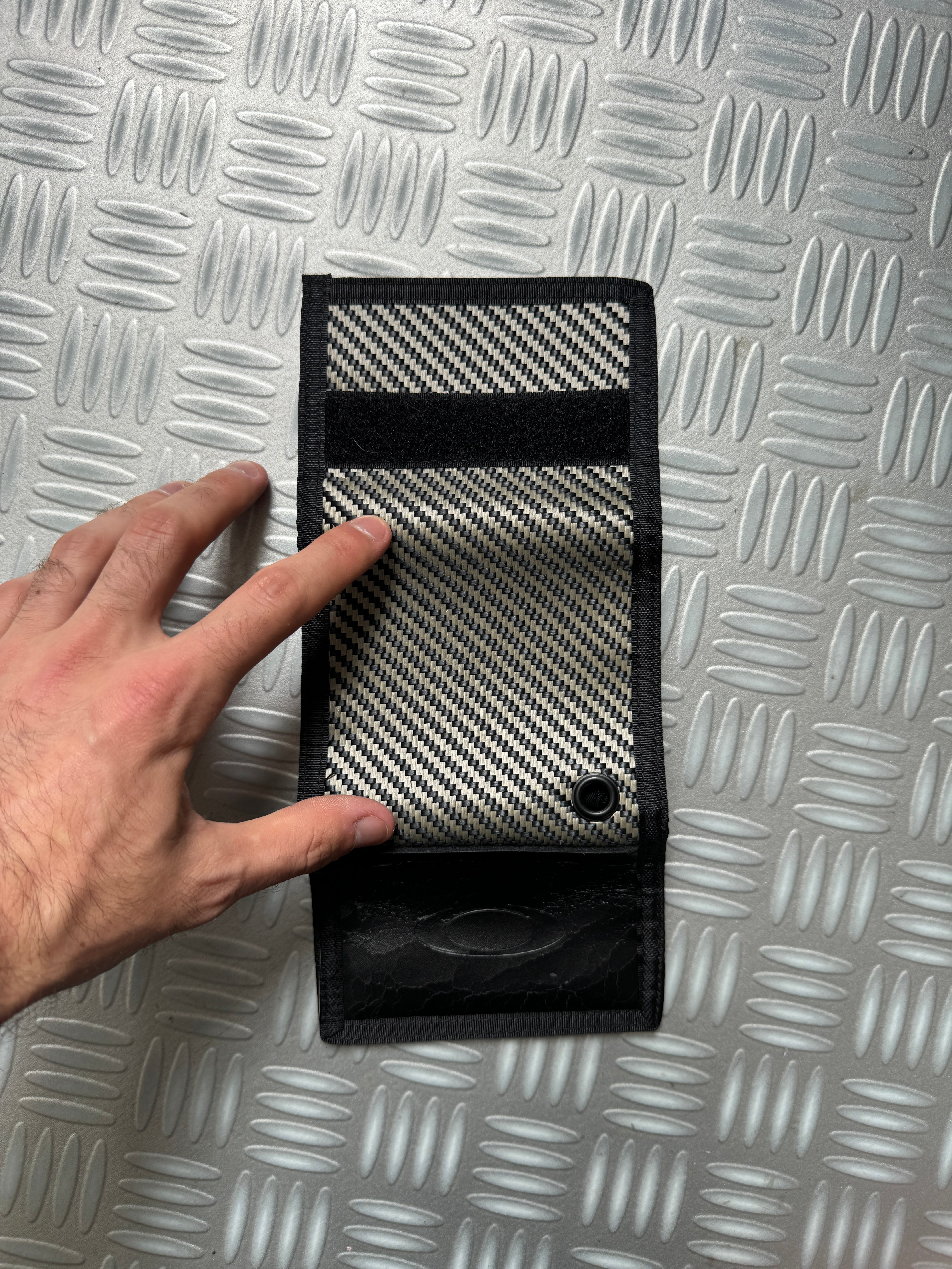 Early 2000's Oakley Software Small Kevlar Wallet – Holsales