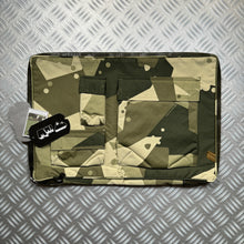 画像をギャラリービューアに読み込む, Maharishi Camouflage Multi-Pocket Laptop Case