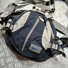Charger l&#39;image dans la galerie, Early 2000&#39;s Nike Grid Side Bag