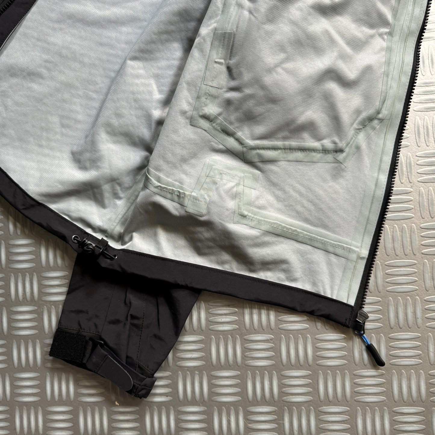 Early 2000's Multi-Pocket Taped Seam Waterproof Technical Jacket - Medium/Large