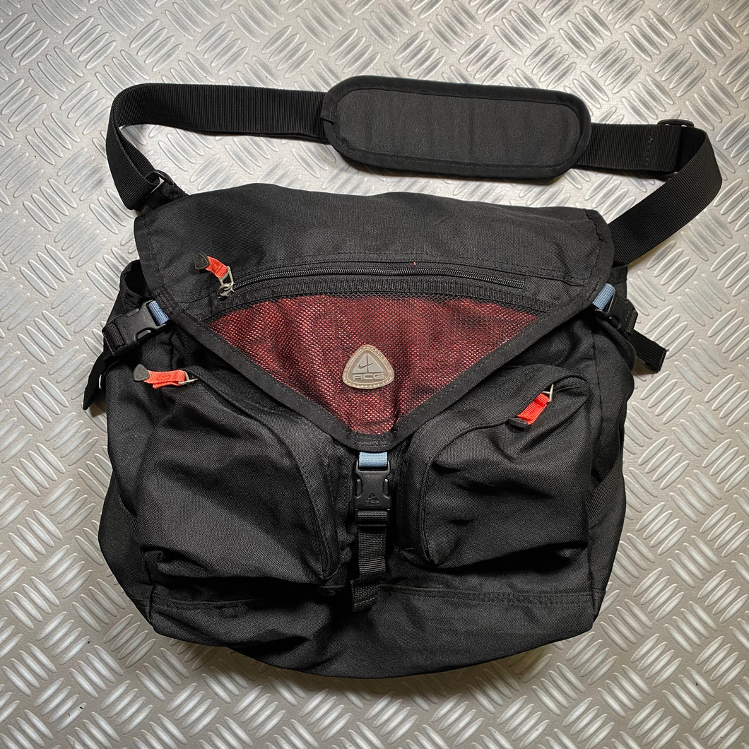 Nike ACG Multi-Pocket Side Bag