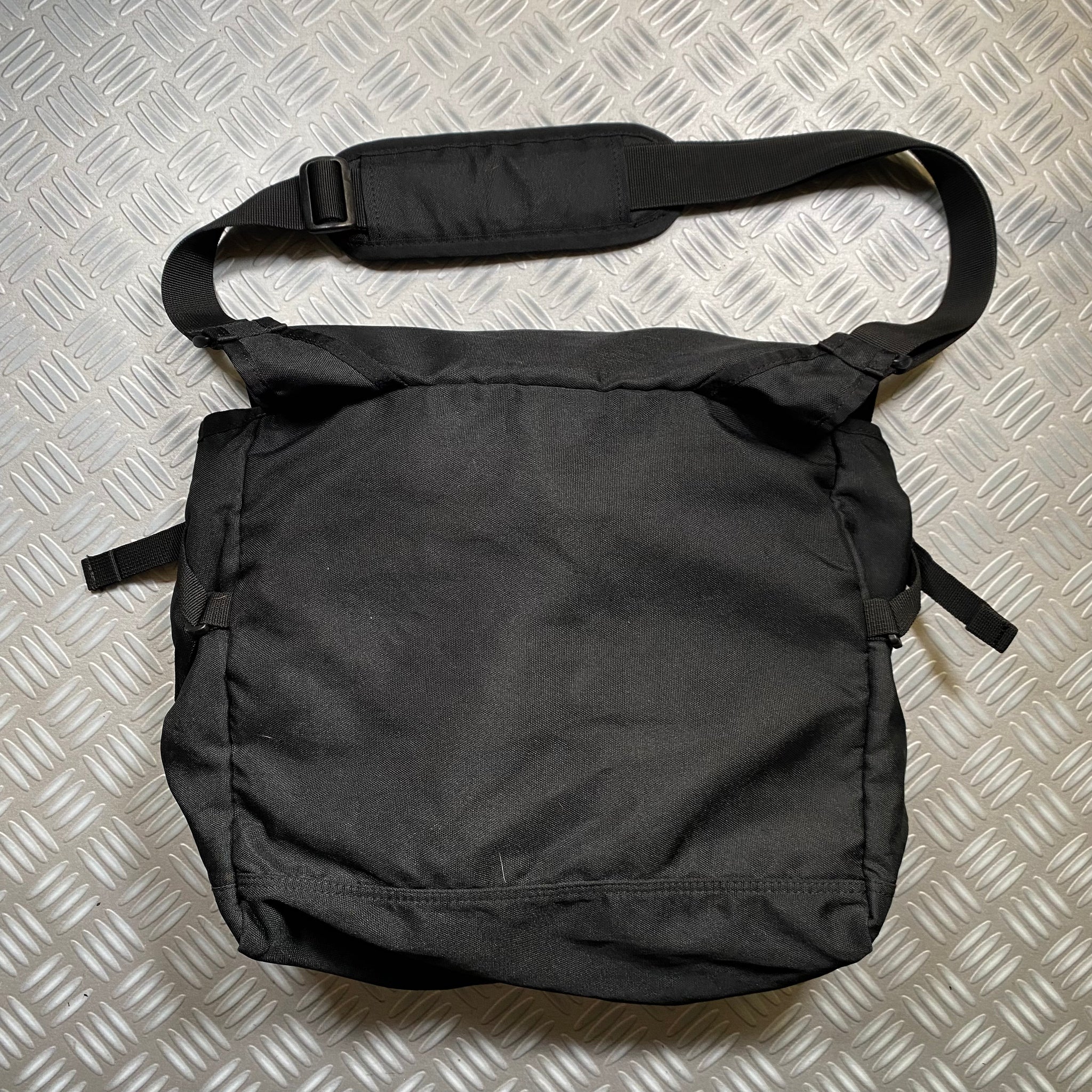Nike ACG Multi Pocket Side Bag