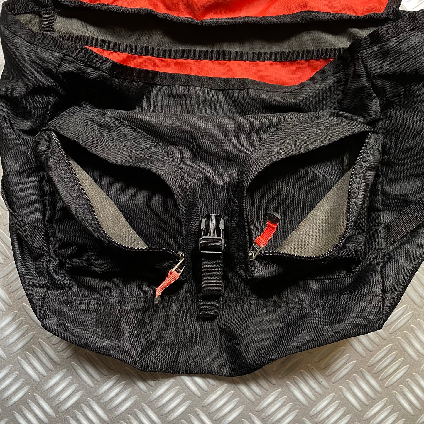 Nike ACG Multi-Pocket Side Bag