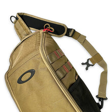 Carica l&#39;immagine nel visualizzatore di Gallery, Oakley Cross Body Tri-Harness Shell Bag