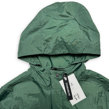 Charger l&#39;image dans la galerie, Sac pour veste 2 en 1 en nylon vert kaki Nike - Très petit