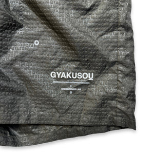 Nike Gyakusou Short à imprimé répété en relief vert foncé - Petit