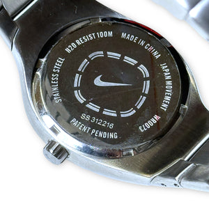 2000 年代初頭のナイキ トライアックス アーマード II クロノ ステンレススチール アナログ時計