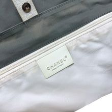 Carica l&#39;immagine nel visualizzatore di Gallery, Early 2000&#39;s Chanel Cross Body Satchel Bag